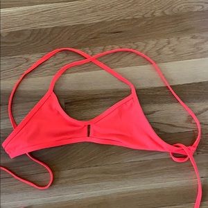 Jolyn “Vent” top in Lava